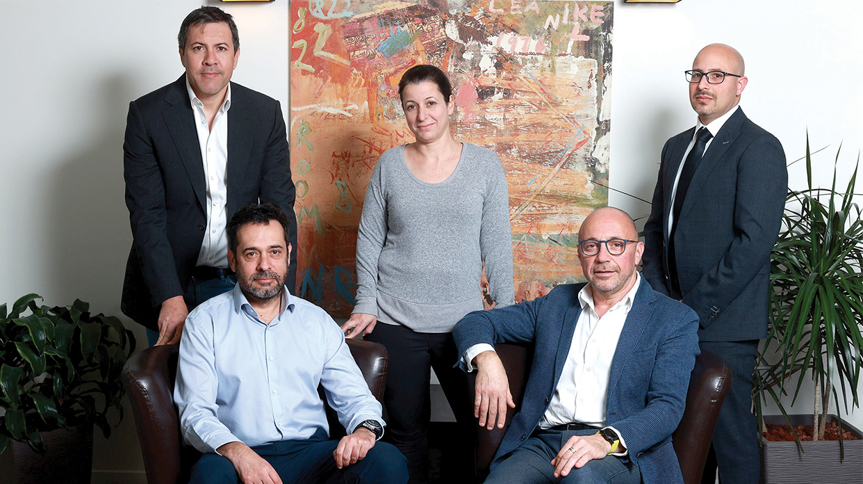 Gissin & Co., Advocates Gissin & Co., Advocates