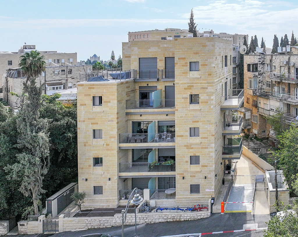 Di Veroli - Siani - 7 Moshe Hess St.