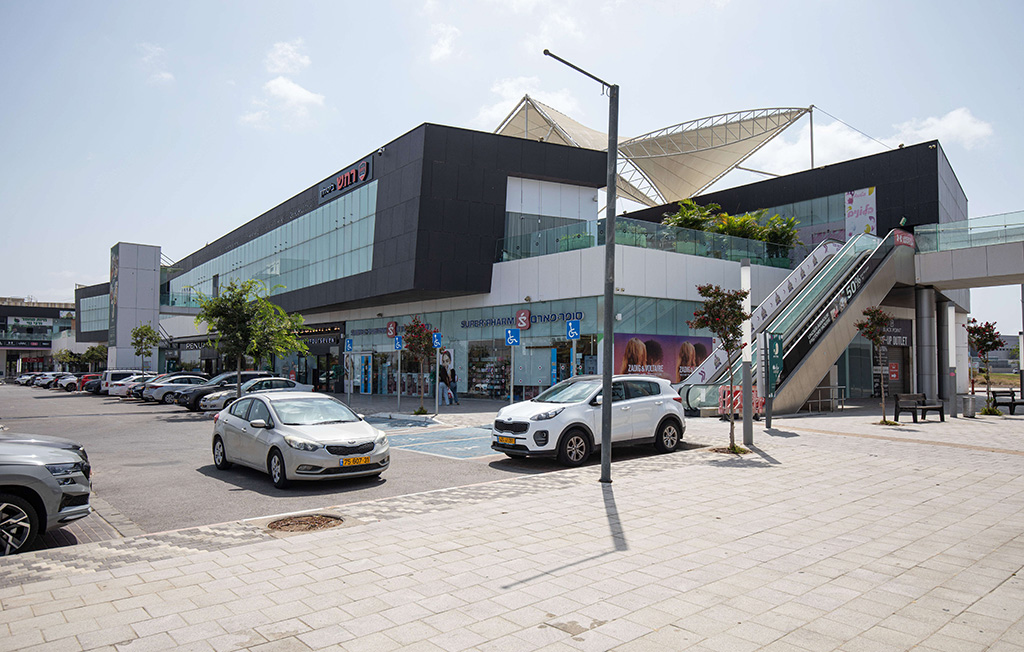 Rafi Shapira Group - 4