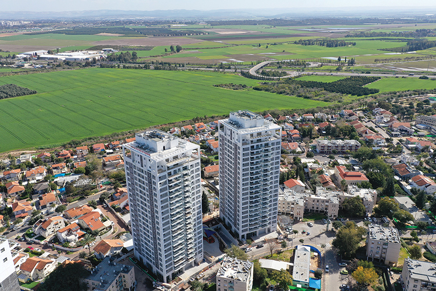 קבוצת אלמוג - אלמוג יבנה -מבט אל שני המגדלים הראשונים קרדיט: לביא צילומי אוויר קבוצת אלמוג - אלמוג יבנה -מבט אל שני המגדלים הראשונים קרדיט: לביא צילומי אוויר