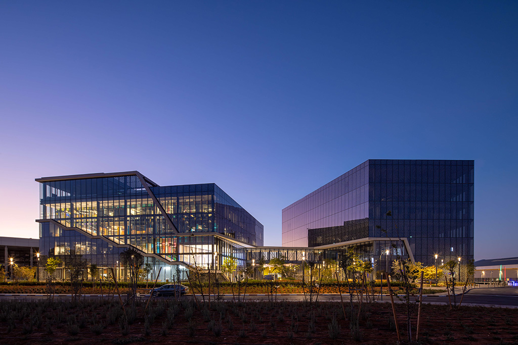 Auerbach Halevy Architects - Champion Motors Headquarters Offices, Meuyan Sorek