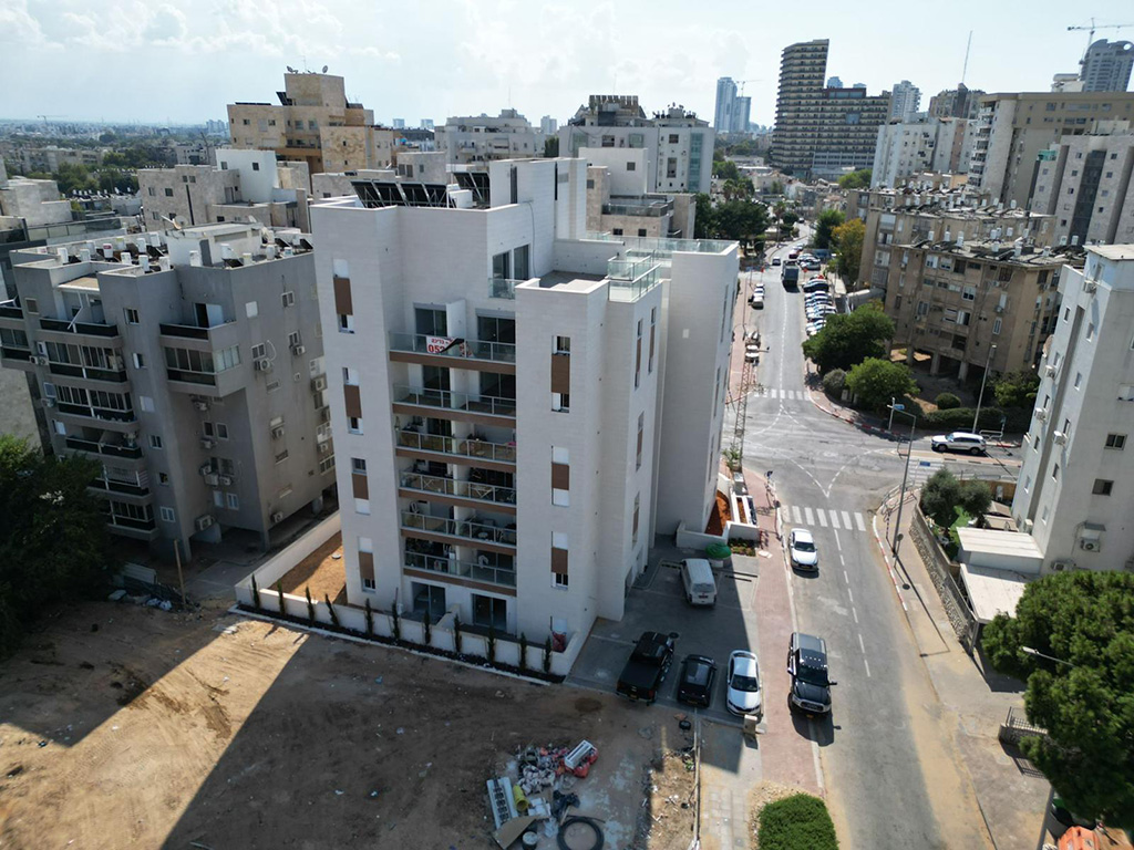 רוס גרין בע"מ - ז'בוטינסקי 7