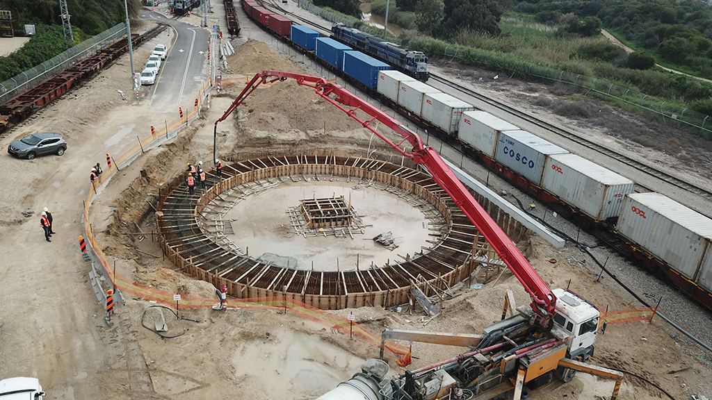 Olenik Group - Construction of the Tzefa Station Dial for Israel Railways