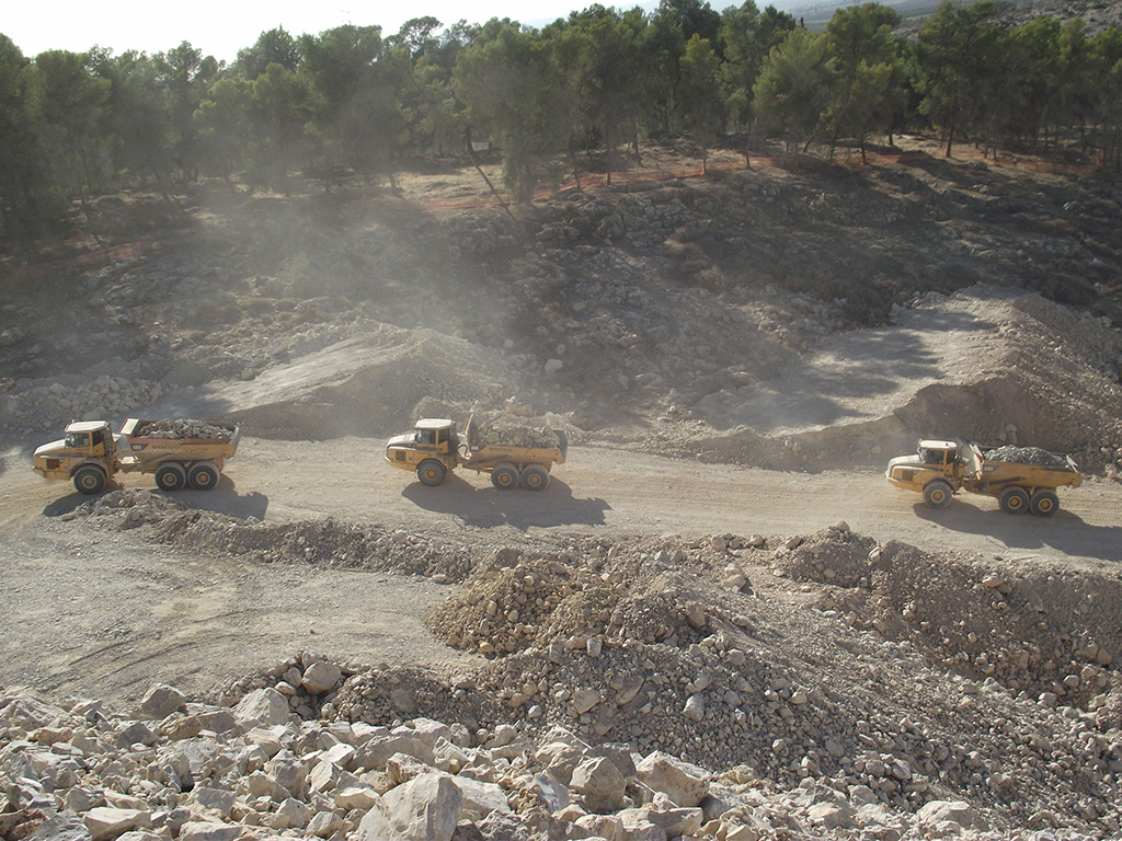 Olenik Group - Collecting and transporting of stone to construction of a breakwater in the seaports for Israel Ports Company